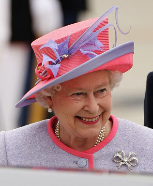 advantage grass peppermint Symphonie de couleurs : les chapeaux de la reine Elizabeth II – Noblesse &  Royautés