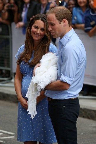 LONDON, ENGLAND - JULY 23: Prince William, Duke of Cambridge and Catherine, Duchess of Cambridge leave the Lindo Wing of St Mary's Hospital with their newborn son on July 23, 2013 in London, England. The Duchess of Cambridge yesterday gave birth to a boy at 16.24 BST and weighing 8lb 6oz, with Prince William at her side. The baby, as yet unnamed, is third in line to the throne and becomes the Prince of Cambridge. (Photo by Oli Scarff/Getty Images)