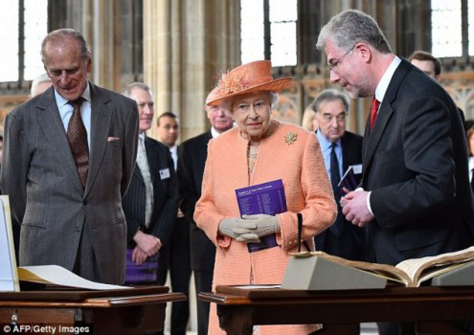 Elizabeth II aux 150 de la chapelle St George de Windsor