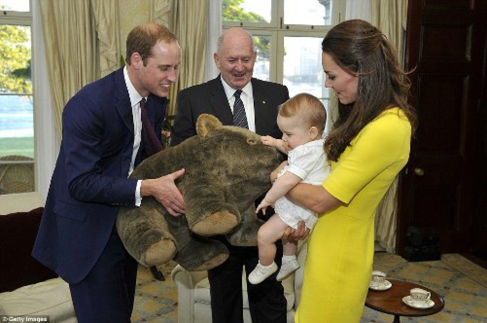 Le prince George reçoit un wombat en peluche
