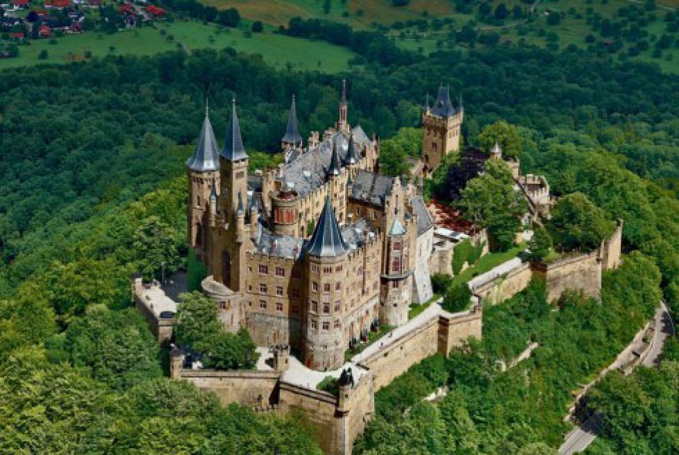 Le château de Hohenzollern en fleurs