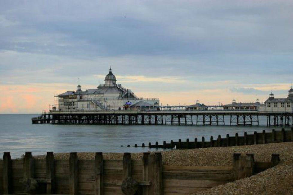 La jetée d’Eastbourne détruite par le feu