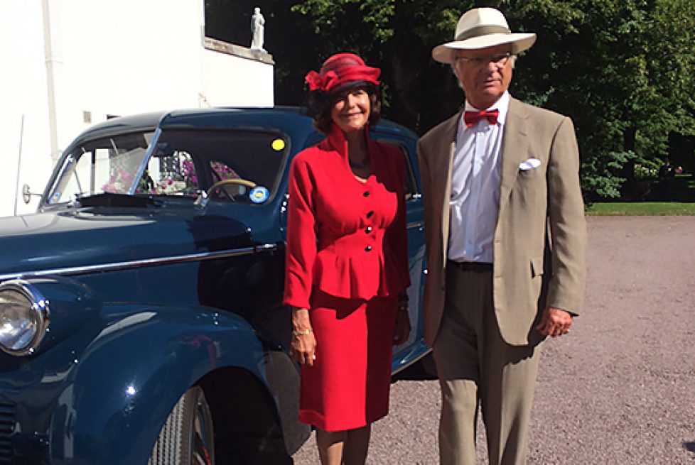 Les souverains suédois à un rallye de véhicules historiques