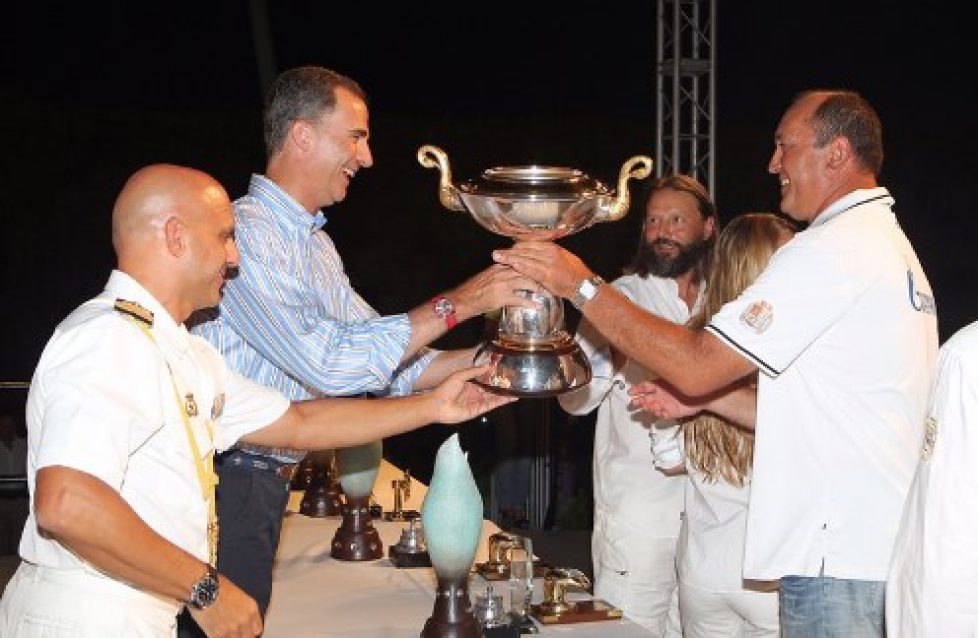 Le roi d’Espagne remet les trophées de la « Coupe du Roi »