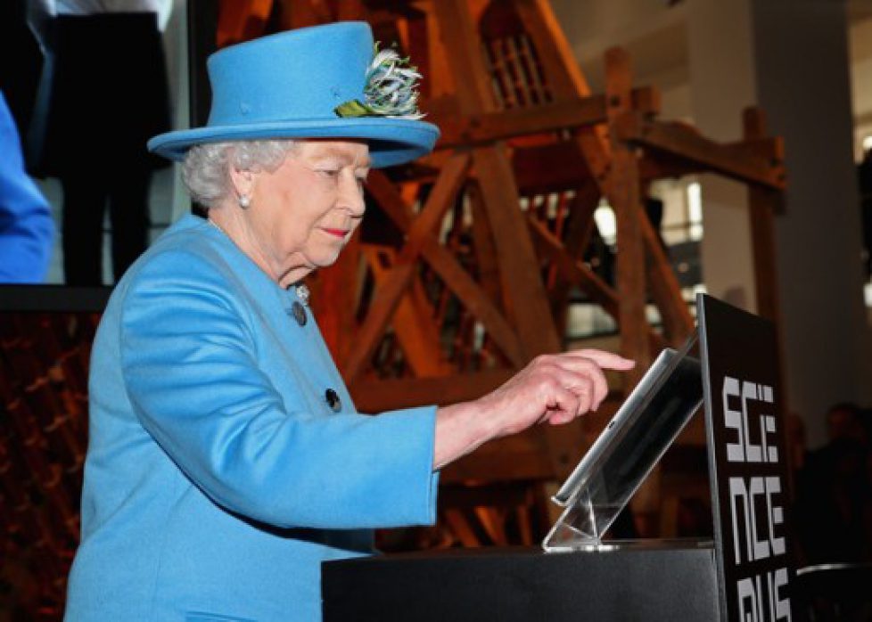 Queen+Visits+Science+Museum+LZ9WYwe_xJql