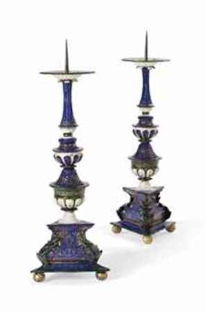 paire_de_pique-cierges_en_email_peint_polychrome_partiellement_dore_ve_d5838966h