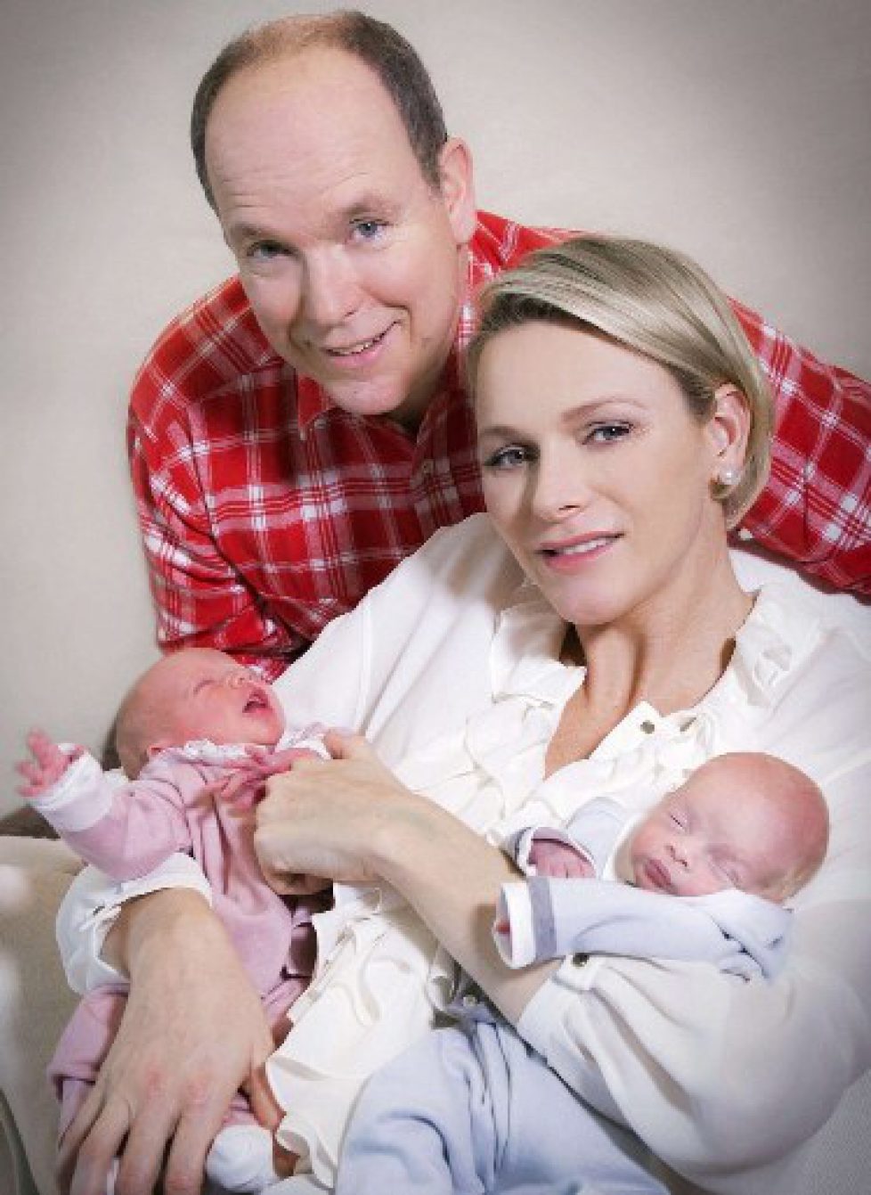 Princess-Charlene-pose-with-their-twins-4-1