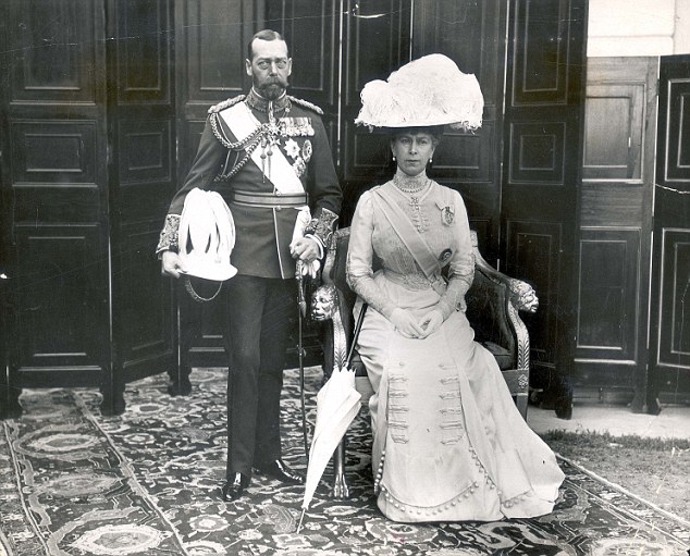 PKT 991 - 66328 KING GEORGE V 7000 King George V and Queen Mary.