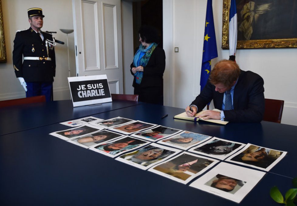 Prince+Harry+signs+book+condolence+French+KsqT6nIjUgnl