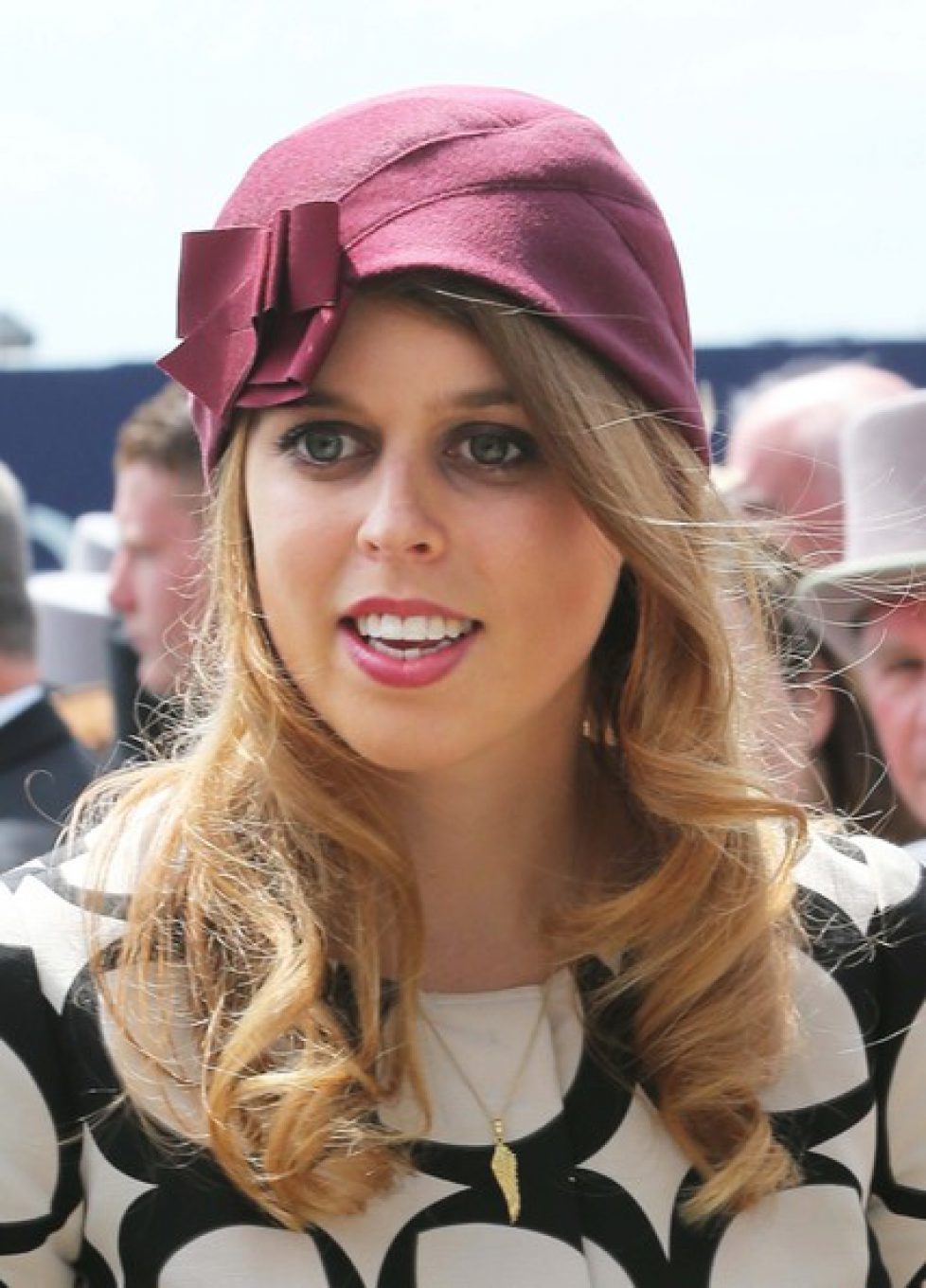 Princess+Beatrice+York+arrives+Investec+Epsom+MiCK4PHjNdul