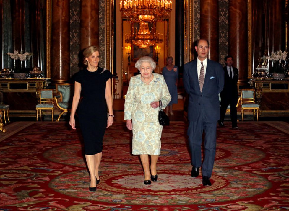 Queen+Elizabeth+II+Hosts+Reception+v8XKbtVfDVLl Queen+Elizabeth+II+Hosts+Reception+v8XKbtVfDVLl