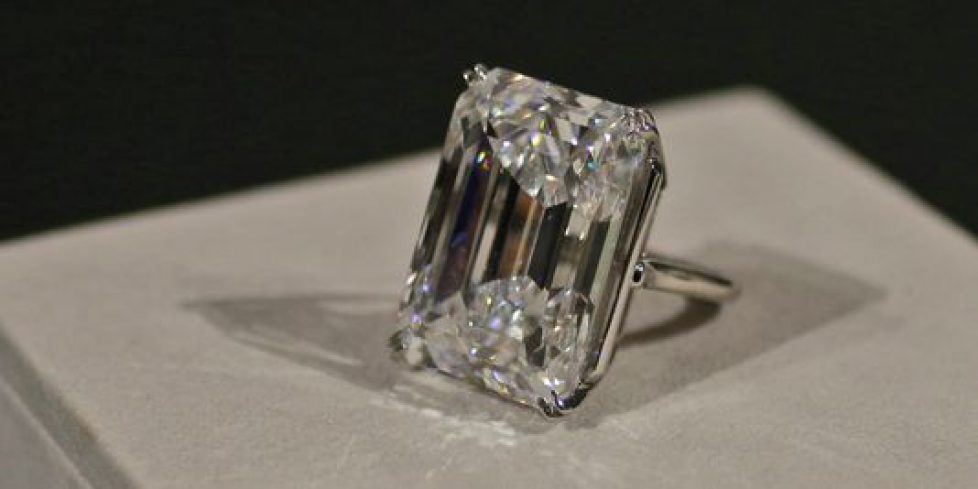 4620246_3_31f3_le-diamant-de-100-carats-a-ete-vendu-aux_20159b95ddd38281efcf23f4e860766a