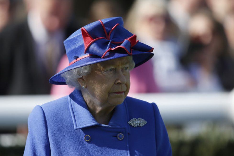 Queen+Elizabeth+II+Newbury+Races+n6j8YZPZNX3l