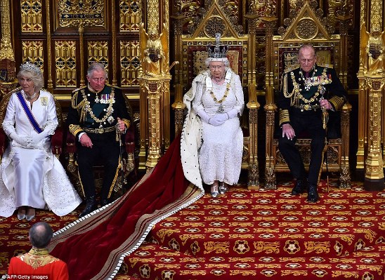 291C488600000578-3098853-Regular_Although_he_does_not_have_to_be_there_Prince_Charles_aga-a-152_1432728913280