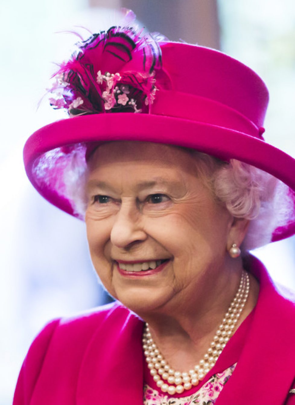 Queen+Elizabeth+II+Visits+Royal+Auxiliary+5lKm0f6WRjQl