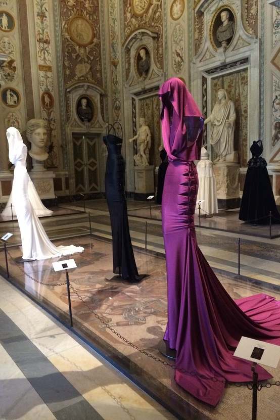 Exposition Azzedine Ala a la galerie Borgh se Noblesse Royaut s