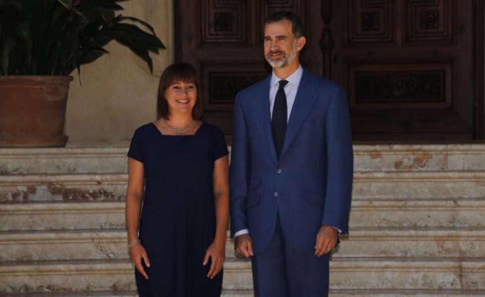 presidenta_baleares_rey_20150731_02