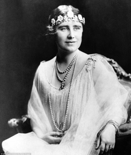 2D523C9E00000578-3281221-The_Queen_Mother_wore_the_Strathmore_Rose_Tiara_in_the_1920s_aft-m-25_1445373476360