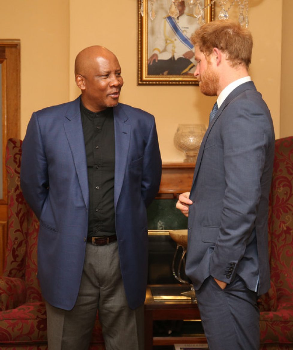Prince+Harry+Visits+Africa+Day+1+vbPQc7w0UVkl