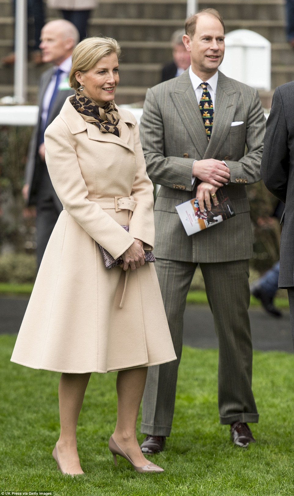 2F82046B00000578-3367295-All_smiles_Edward_wore_a_classic_brown_pinstripe_suit_double_bre-a-11_1450568936450