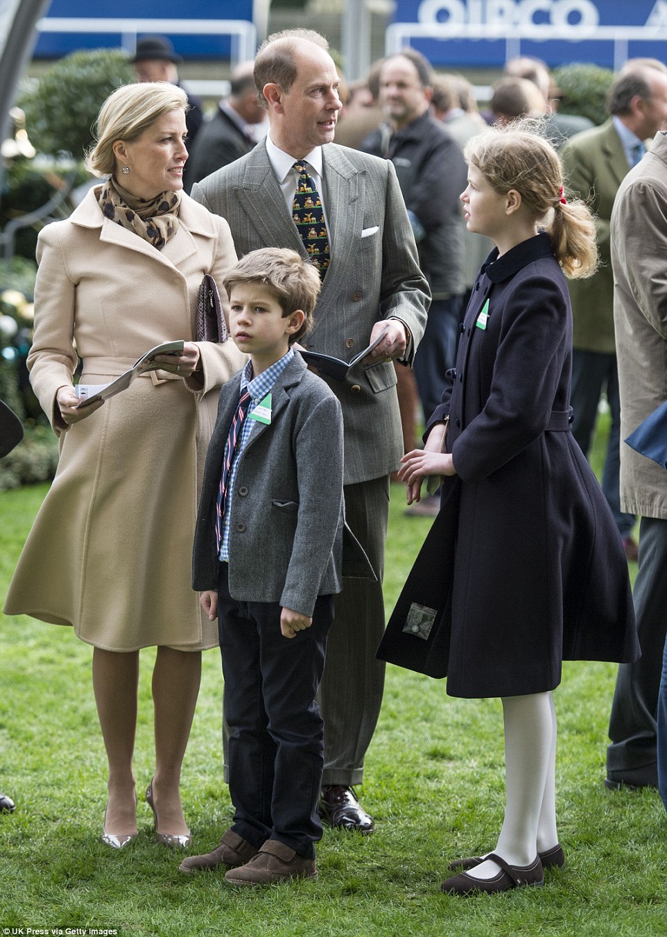 2F82061F00000578-3367295-Royal_day_out_The_royals_all_looked_immaculate_with_Sophie_of_We-a-4_1450568935722