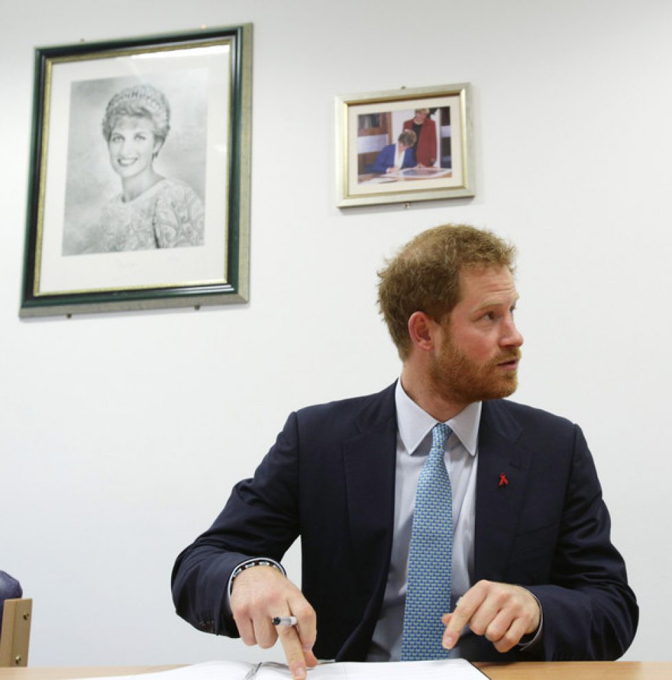 Prince+Harry+Visits+Mildmay+Hospital+uJGyP6UaW7gl