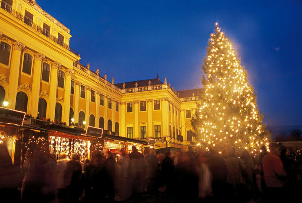 christmas-market-schoenbrunn