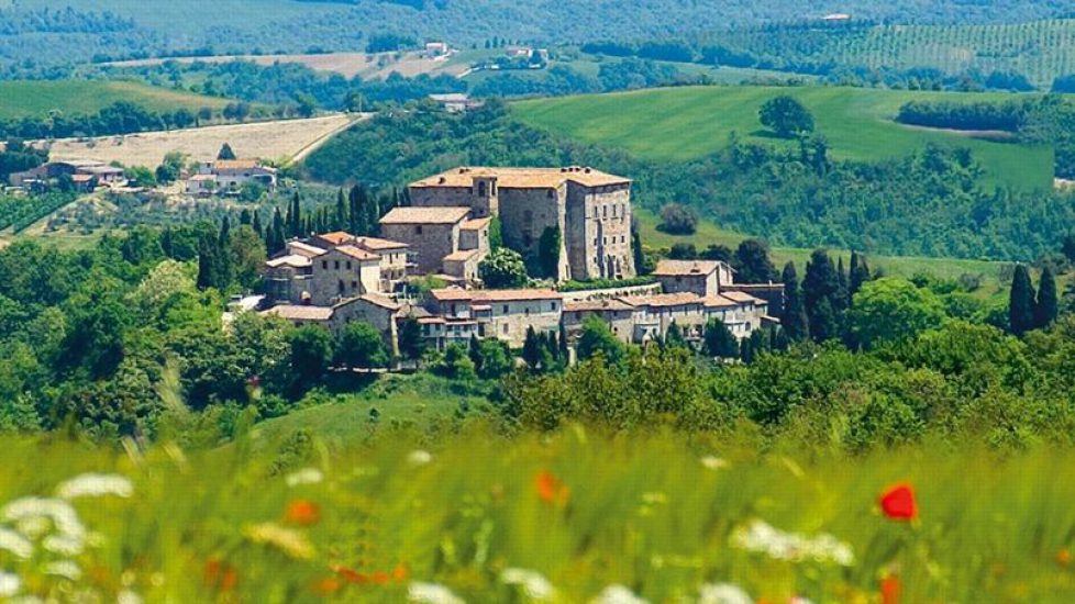 Le château médiéval des princes Corsini en vente