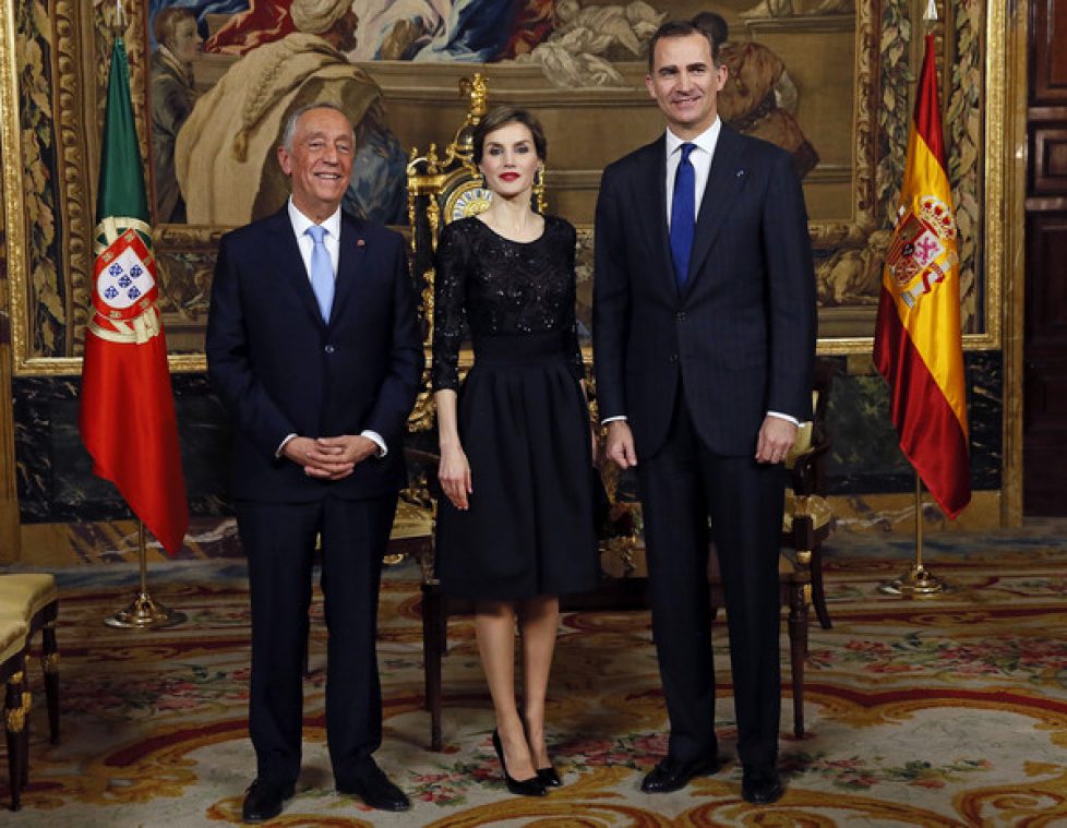 Spanish+Royals+Receives+Portugal+President+IC_m3w7xDpol