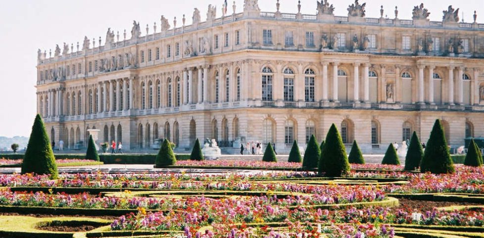 625169_986_485_FSImage_1_Chateau-de-Versailles-et-jardin-fleuri