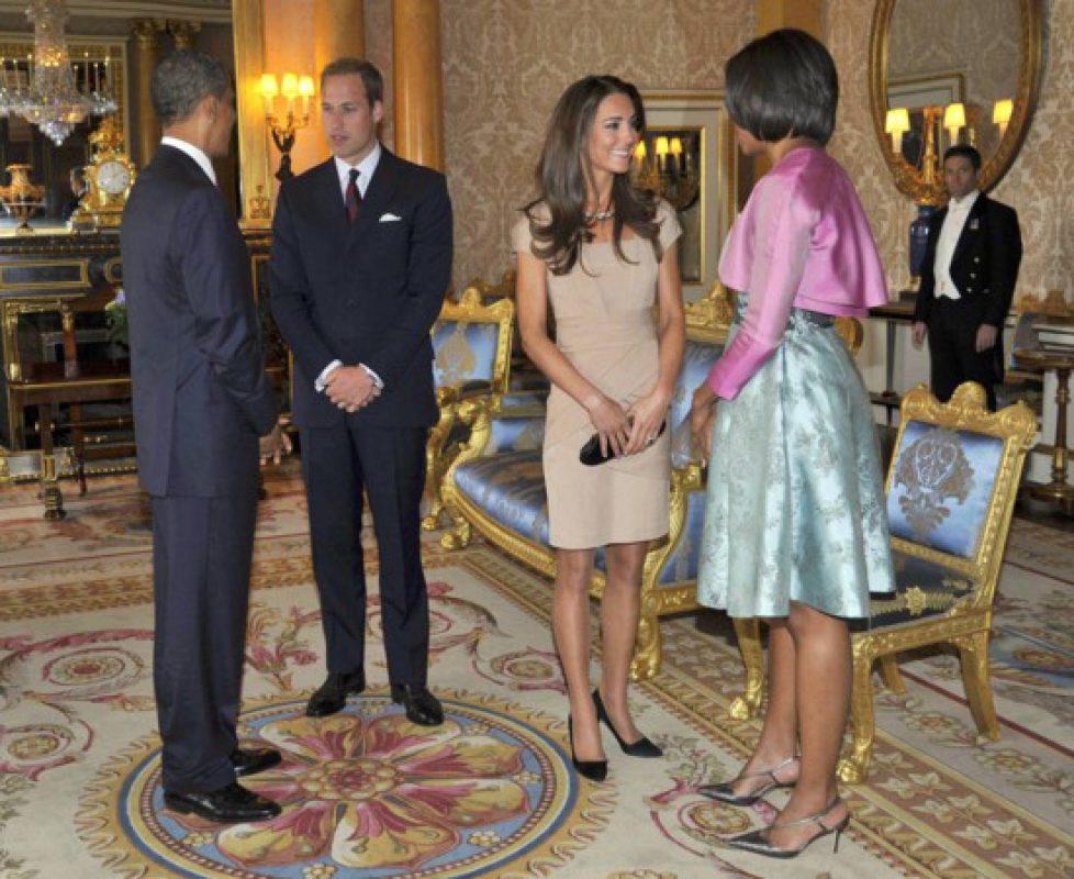 Kate-Middleton-et-Michelle-Obama-premiere-rencontre-a-Londres-a-Buckingham-Palace