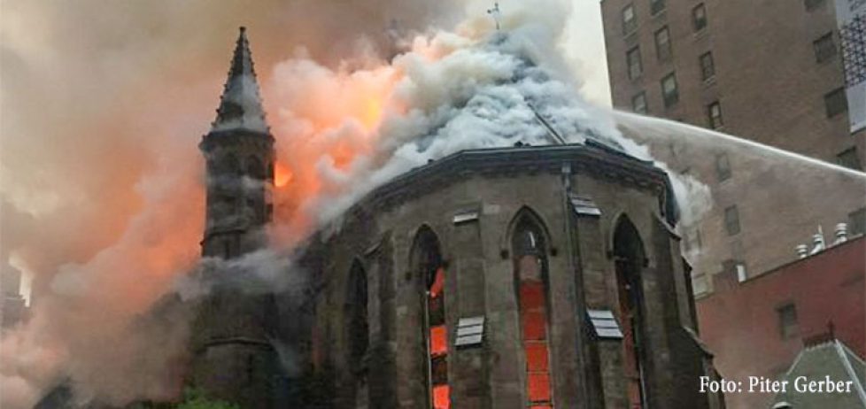 La cathédrale serbe orthodoxe de New York détruite par le feu