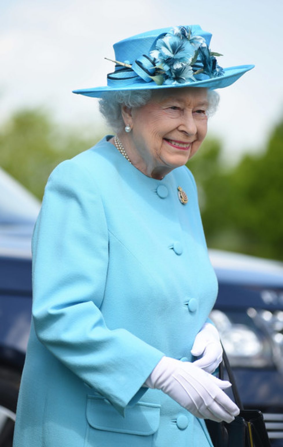 Queen+Attends+Duke+Lancaster+Regimental+Memorial+8uLqNyZxp_Zl