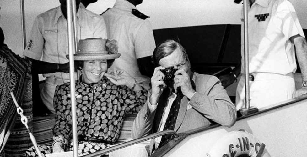 r0-ae-750-360-917-Koningin_Beatrix_en_prins_Claus_tijdens_boottocht_op_staatsbezoek_in_India_1986_foto_Vincent_Mentzel