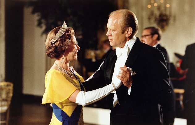 President_Ford_and_Queen_Elizabeth_dance_-_NARA_-_6923701