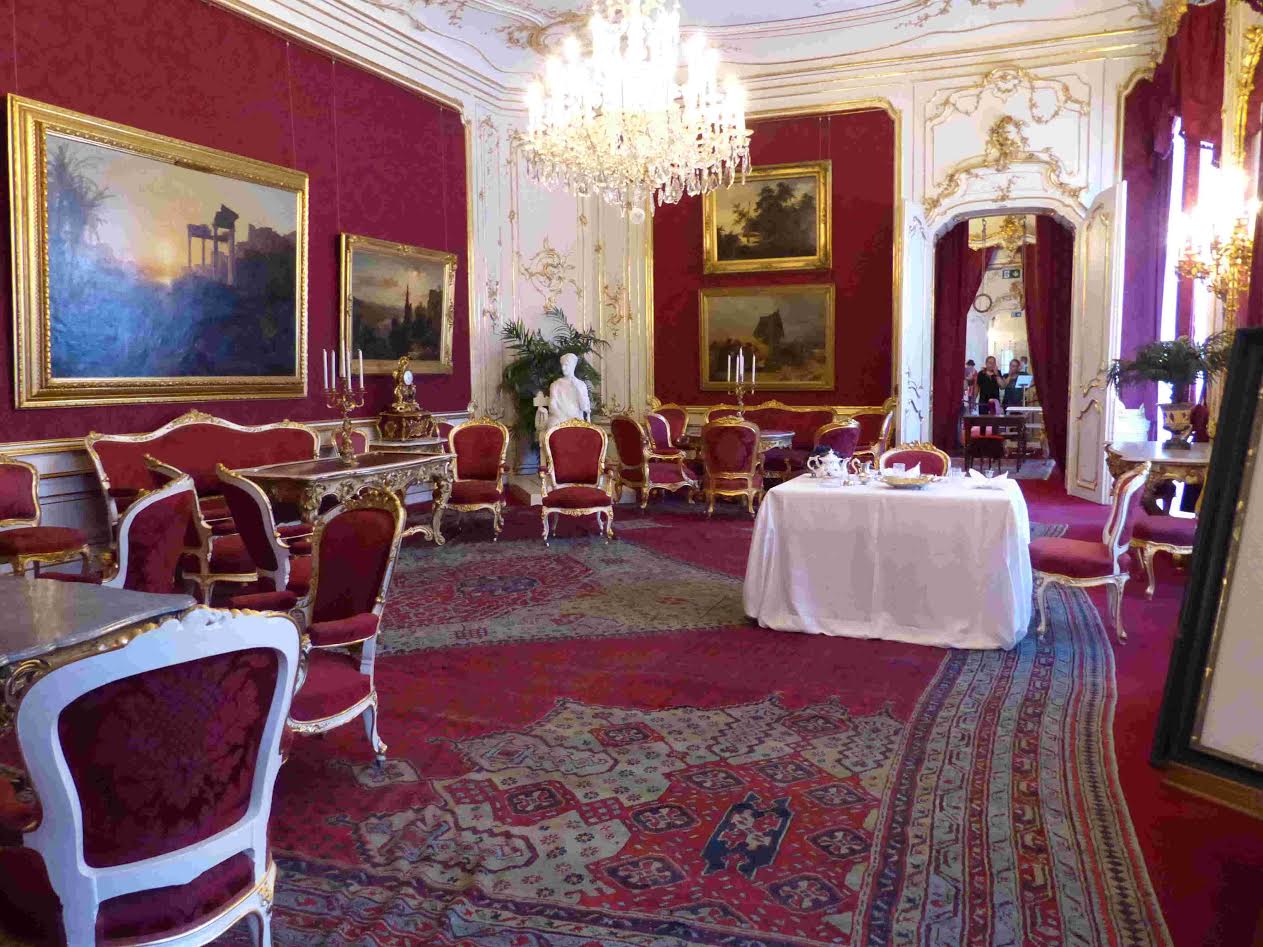 La hofburg, palais séculaire des habsbourg noblesse & royautés