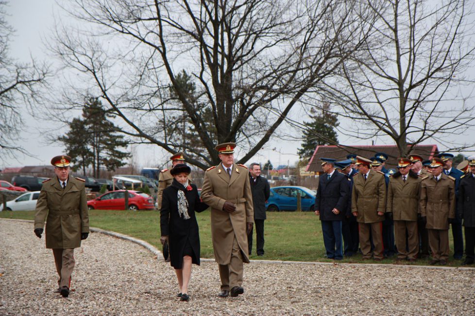 principesa-mostenitoare-si-principele-radu-remembrance-day-2016-cimitirul-militar-tancabesti-2