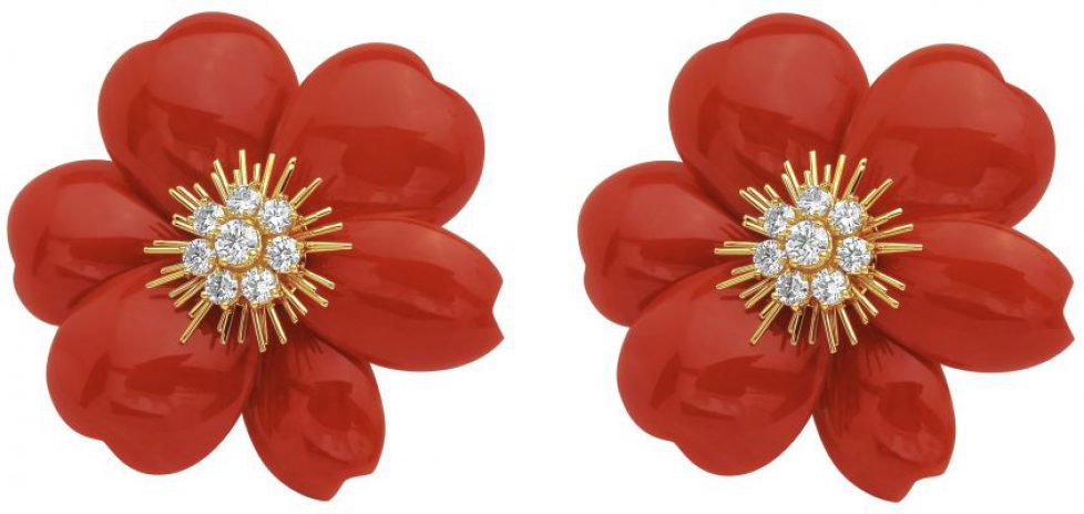 clip-rose-de-noel-gm-en-corail-rouge-van-cleef-arpels