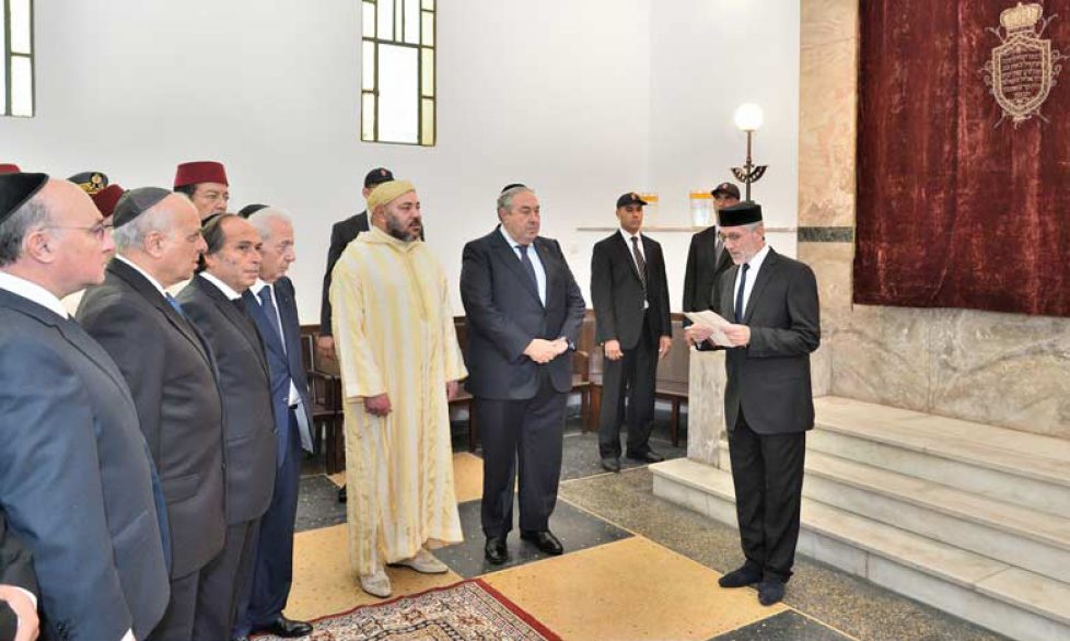 sm-le-roi-visite-la-synagogue