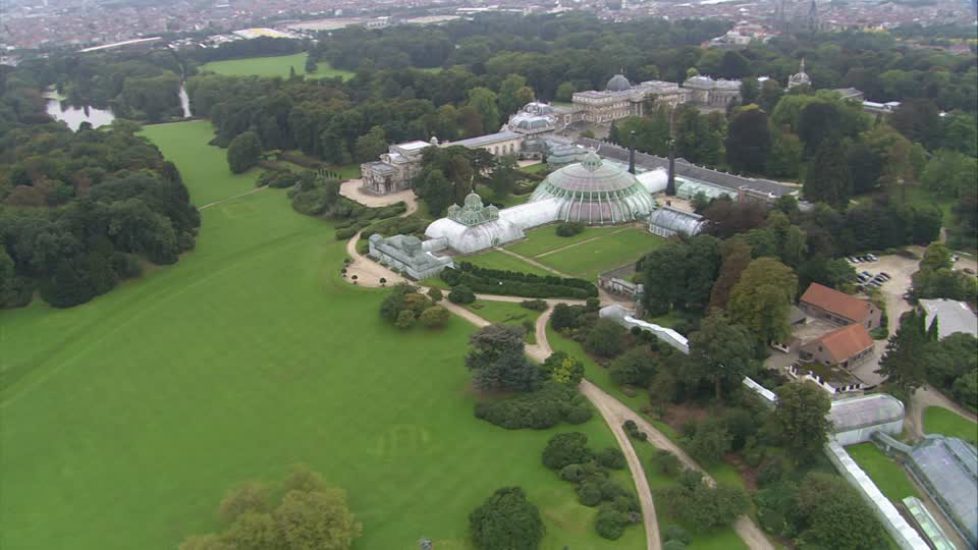 622361833-chateau-de-laeken-parc-de-laeken-serre-botanique-parc-de-chateau