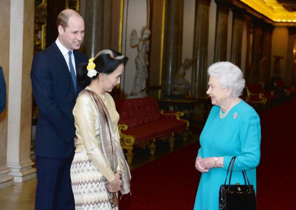 Britain's Queen Elizabeth and the Prince William greet Burma's de facto leader Aung San Suu Kyi ahead of a private lunch at Clarence House in London