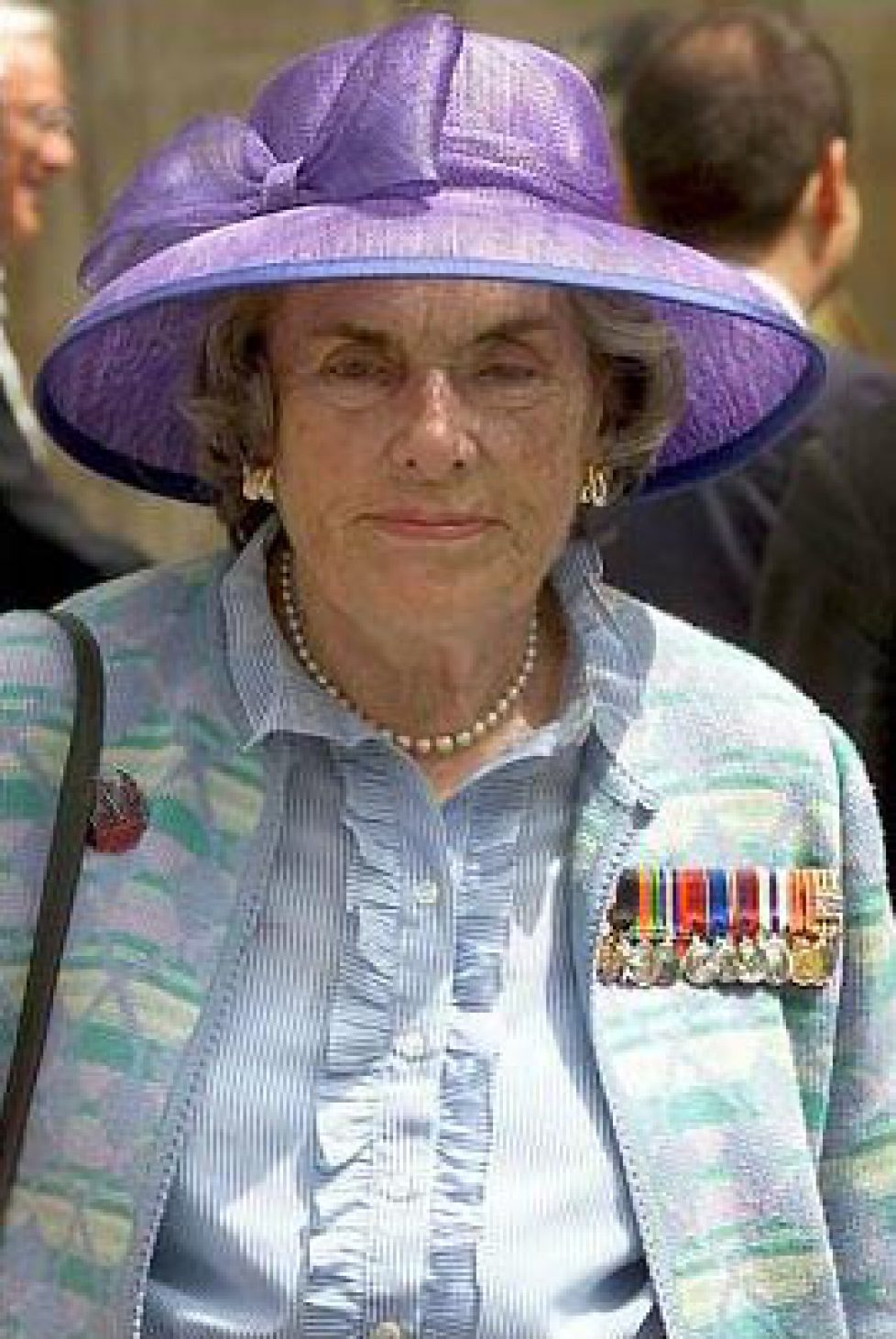 THE BURMA STAR PARADE AT WHITEHALL WITH THE SERVICE BEING HELD AT WESTMINSTER ABBEY. LONDON. BRITAIN. 27 MAY 2001