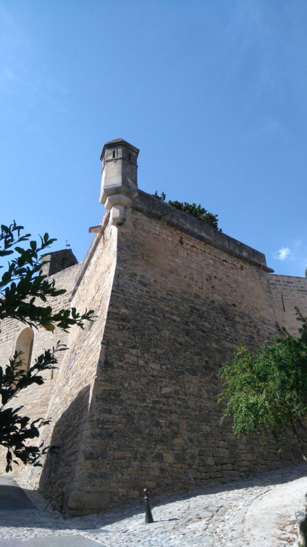 PHOTO 1 Aperçu du clocher-mur à quatre baies