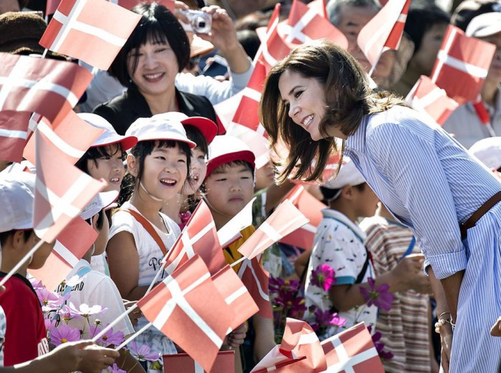 HKH Kronprinsesse Mary besøger H.C.Andersen Park under Kronprinsparrets besøg i Japan, Kronprinsesse Mary, Kronprinsessen, Kronprinsparret