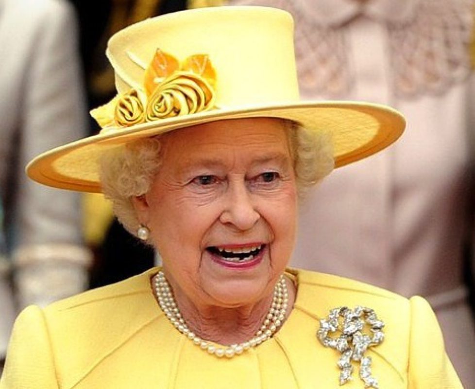 b2e02a2790c1b5518e13a9d3c5f6d945--queen-elizabeth-the-queen