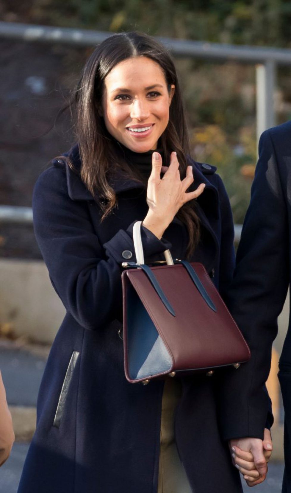 meghan-markle-tout-le-monde-sarrache-son-sac-a-main-strathberry-qui-est-deja-en-rupture-de-stock