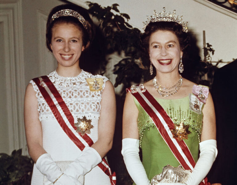 archives-la-reine-elizabeth-et-la-princesse-anne-en-autriche
