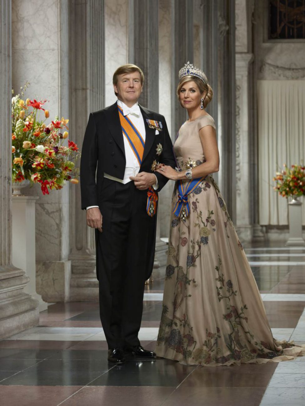 staatsiefoto-koning-willem-alexander-en-koningin-maxima-in-burgerzaal--2018---erwin-olaf---staand