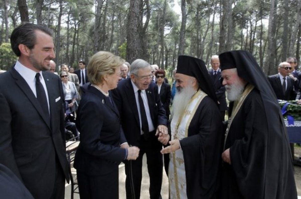 Cérémonie d’hommage au cimetière royal de Tatoi