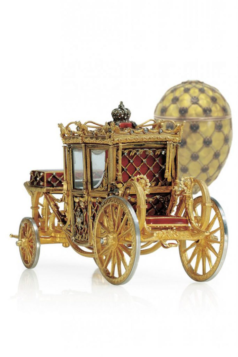 Imperial-Coronation-Easter-Egg-tatler-18jun15_Faberge-Museum-in-St-Petersbourg--The-Link-of-Times-Foundation_b